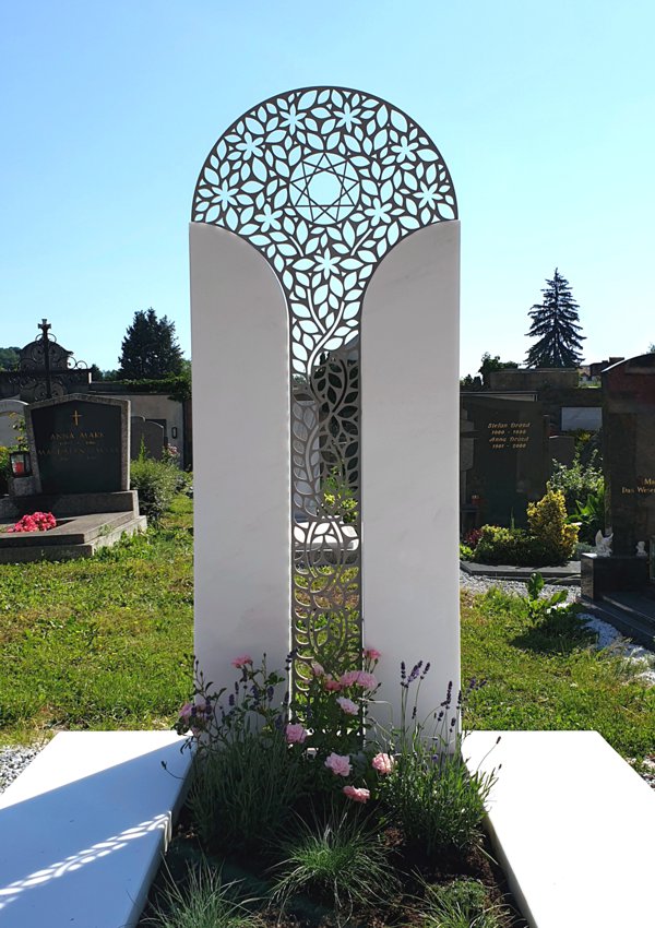 Entwurfsauftrag Denkmal Anfertigung florales Zierelement Edelstahl mit Neunstern